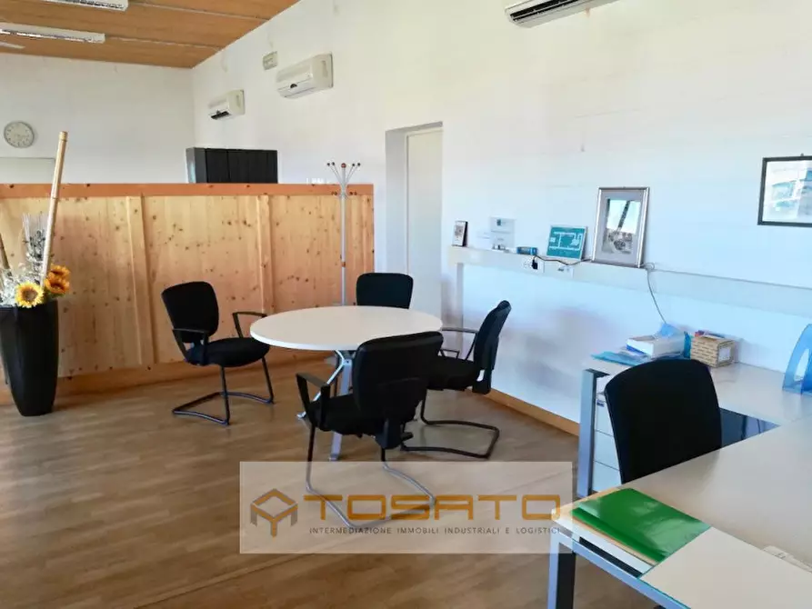 Immagine 2 di Capannone industriale in vendita  a Verona