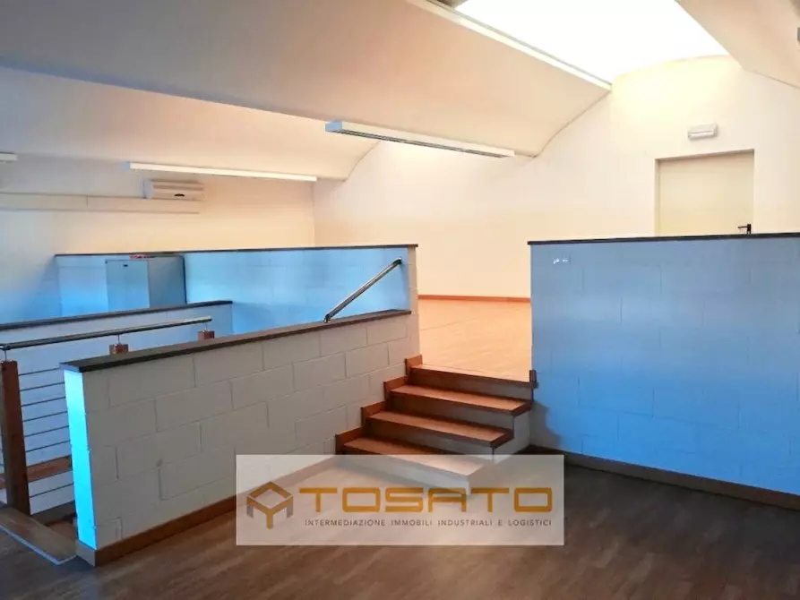 Immagine 4 di Capannone industriale in vendita  a Verona