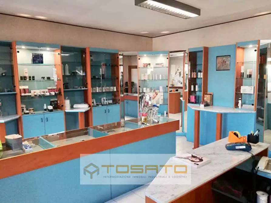 Immagine 3 di Capannone industriale in vendita  a Verona