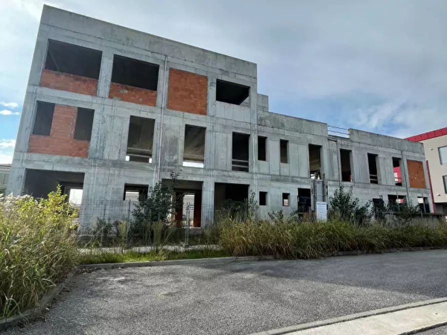 Immagine 2 di Palazzo in vendita  in Viale della Resistenza a Mazzano