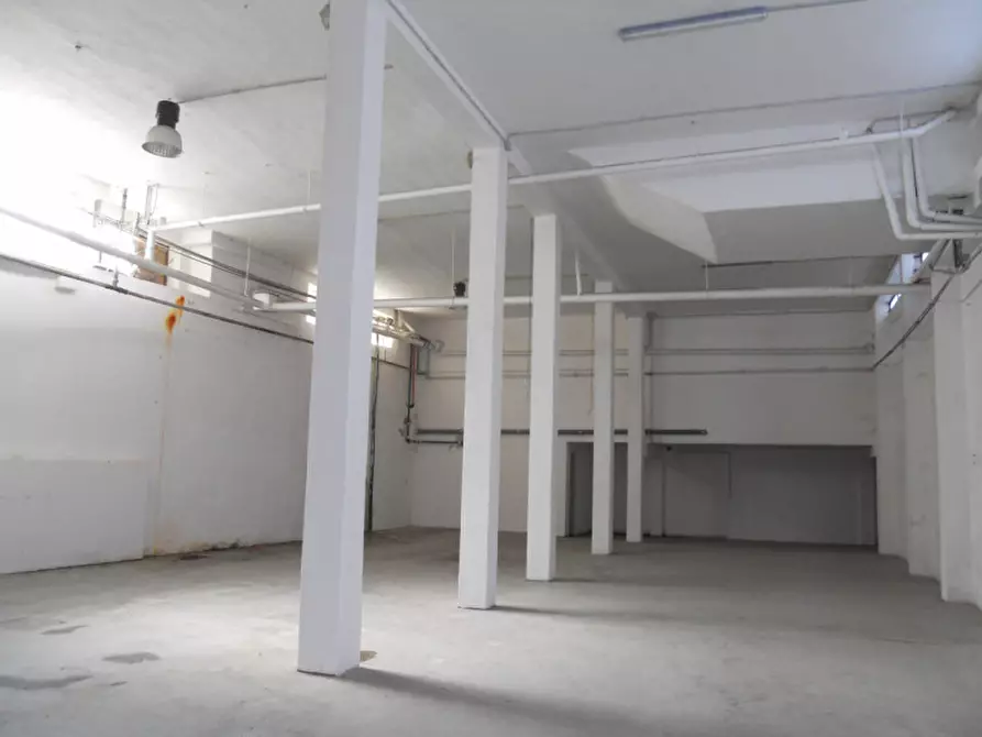 Immagine 2 di Magazzino in affitto  a Cagliari