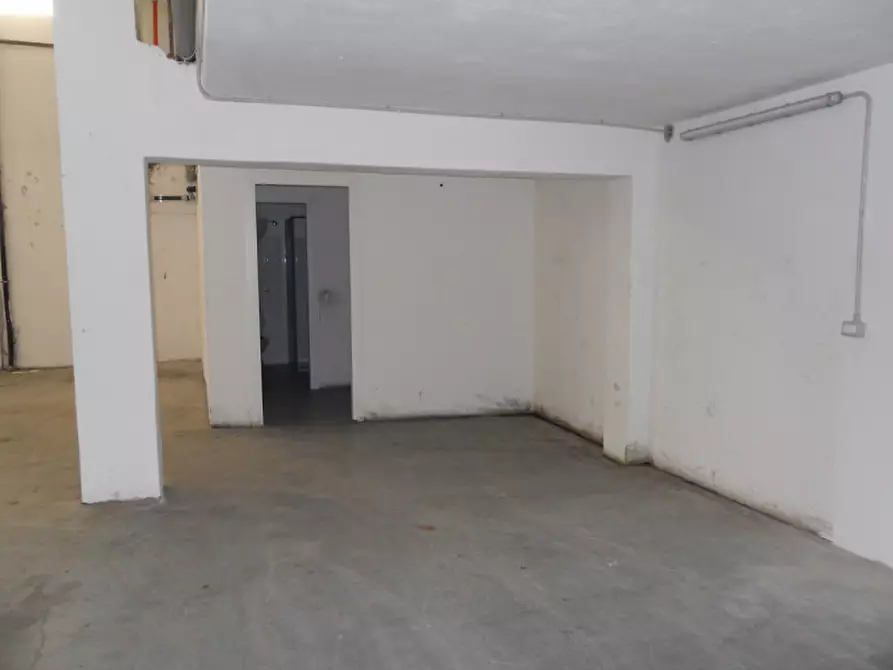 Immagine 6 di Magazzino in affitto  a Cagliari