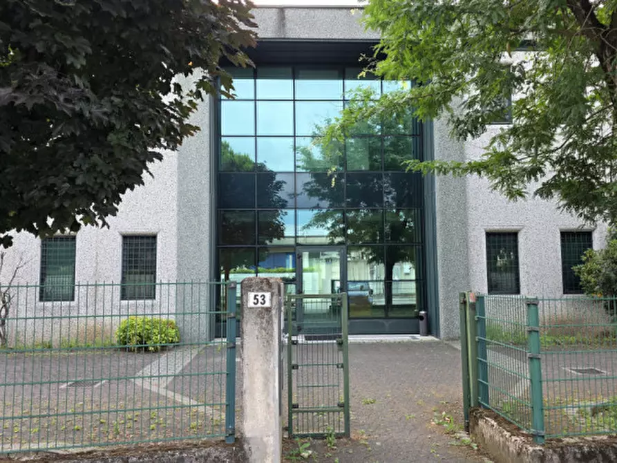 Immagine 1 di Laboratorio in vendita  a Trissino