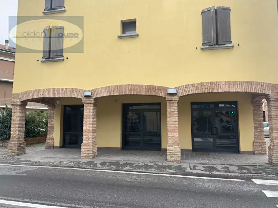 Immagine 2 di Negozio in affitto  in Via Canaletto a Minerbio