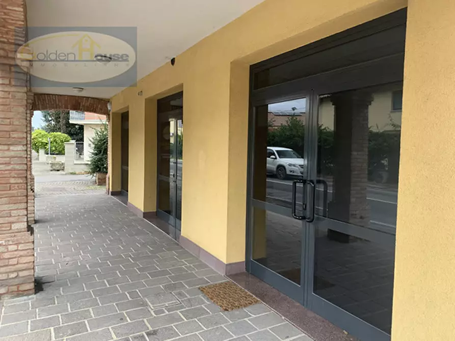 Immagine 3 di Negozio in affitto  in Via Canaletto a Minerbio