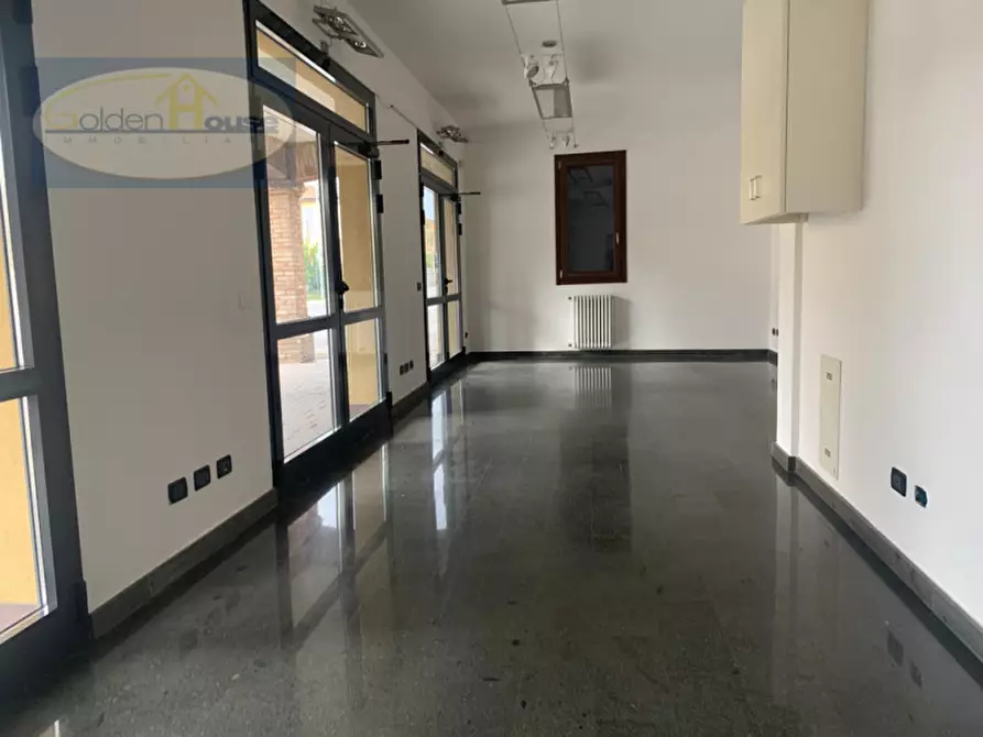 Immagine 5 di Negozio in affitto  in Via Canaletto a Minerbio