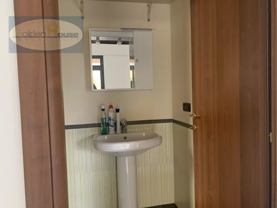 Immagine 7 di Negozio in affitto  in Via Canaletto a Minerbio