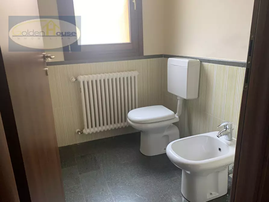 Immagine 9 di Negozio in affitto  in Via Canaletto a Minerbio