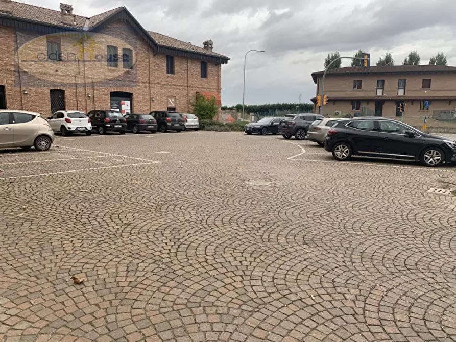 Immagine 13 di Negozio in affitto  in Via Canaletto a Minerbio