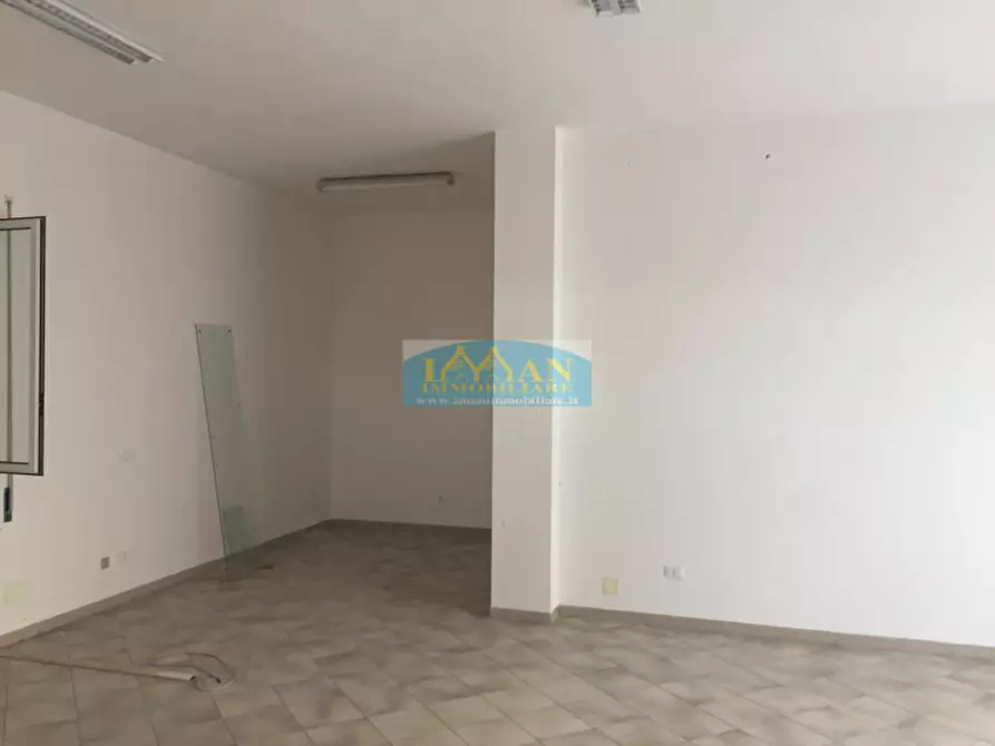 Immagine 4 di Magazzino in vendita  in Via Fratelli Cavallo a Ceglie Messapico