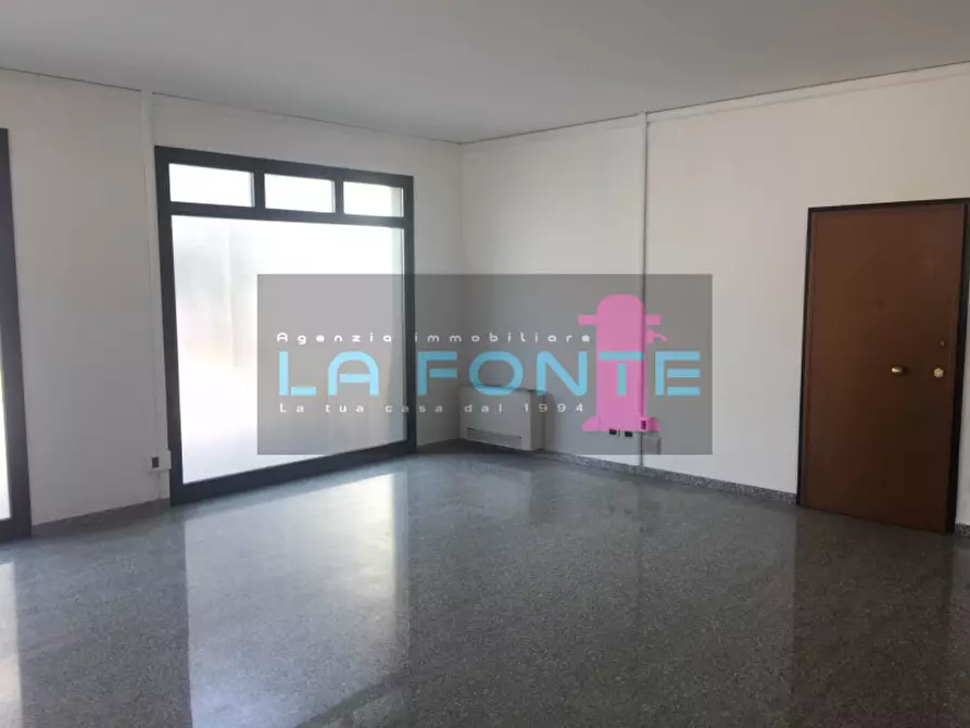 Immagine 2 di Negozio in affitto  a Noventa Padovana
