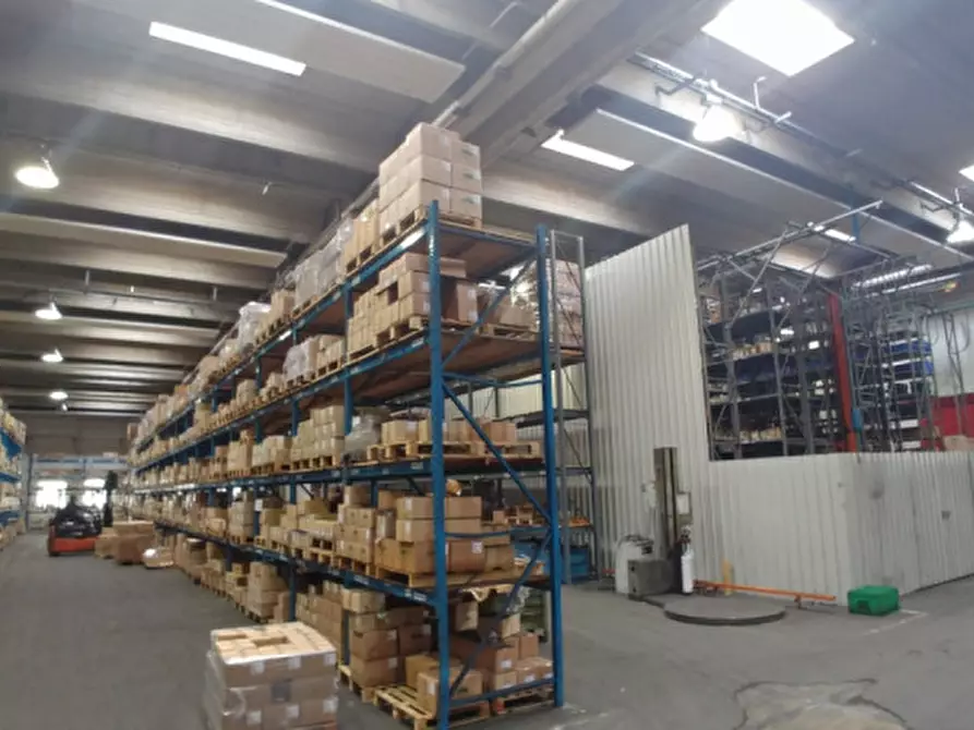 Immagine 14 di Magazzino in affitto  in VIA CAMPANIA a Monza