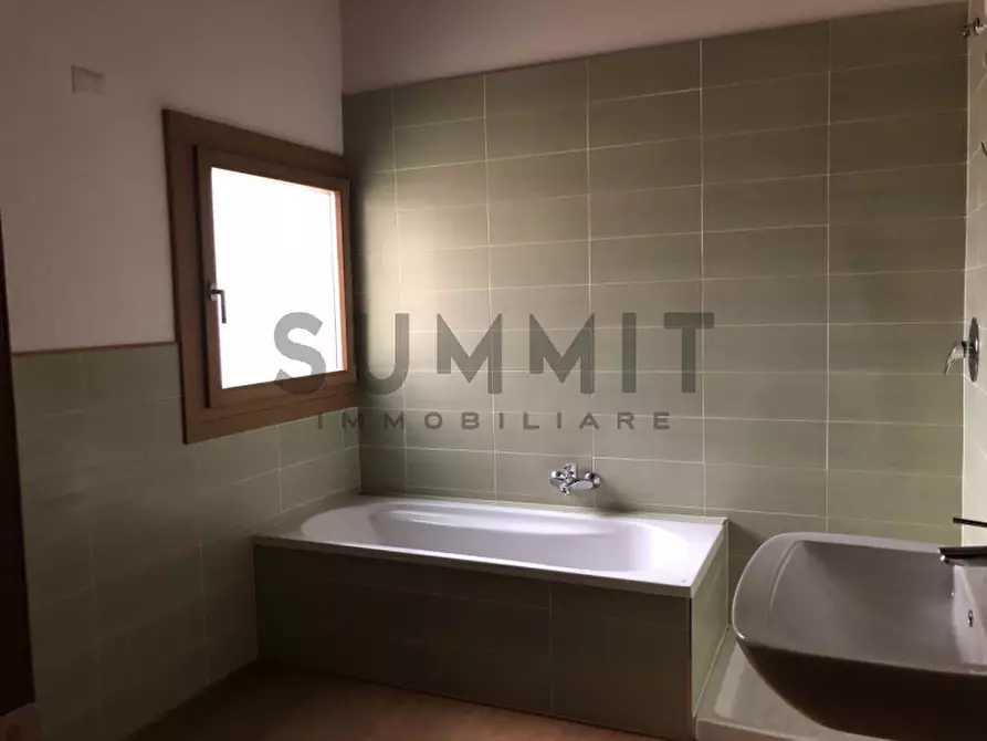 Immagine 21 di Appartamento in vendita  in schio a Schio