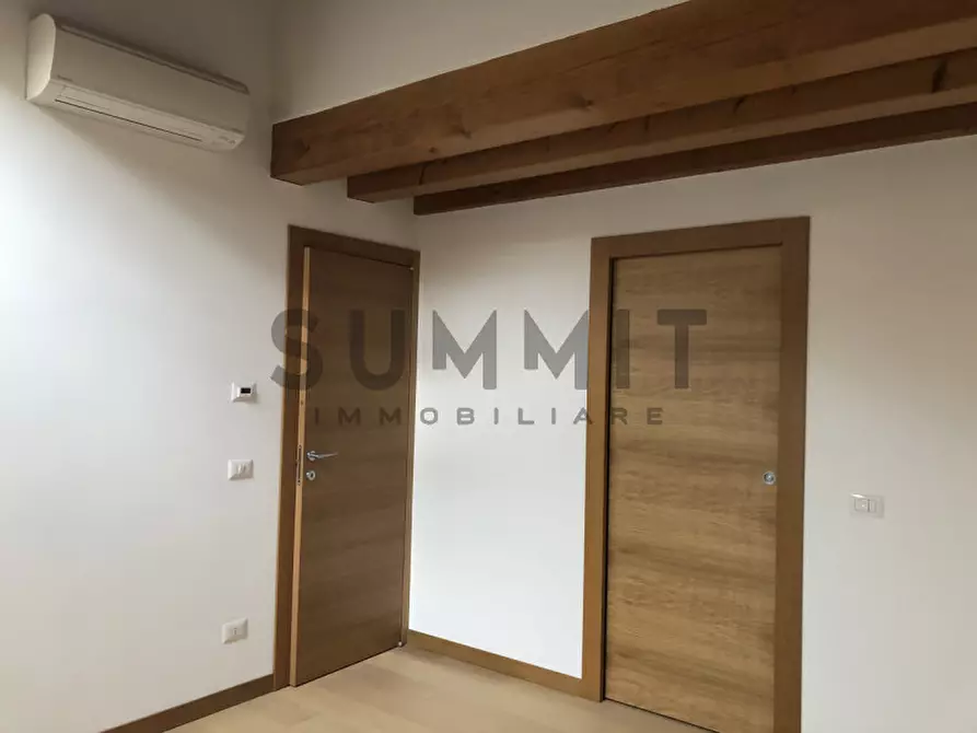 Immagine 10 di Appartamento in vendita  in schio a Schio