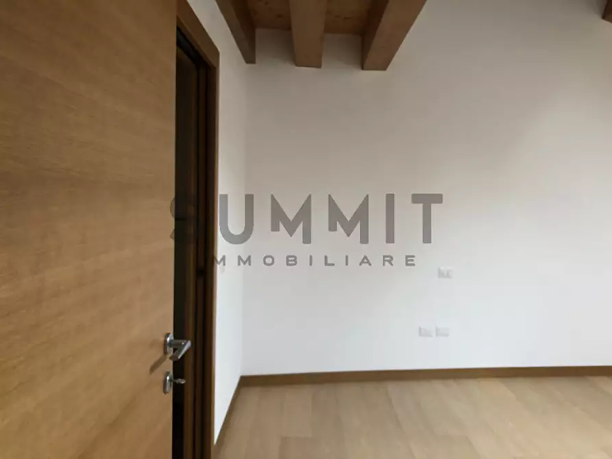 Immagine 11 di Appartamento in vendita  in schio a Schio