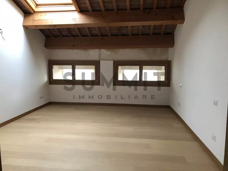 Immagine 13 di Appartamento in vendita  in schio a Schio