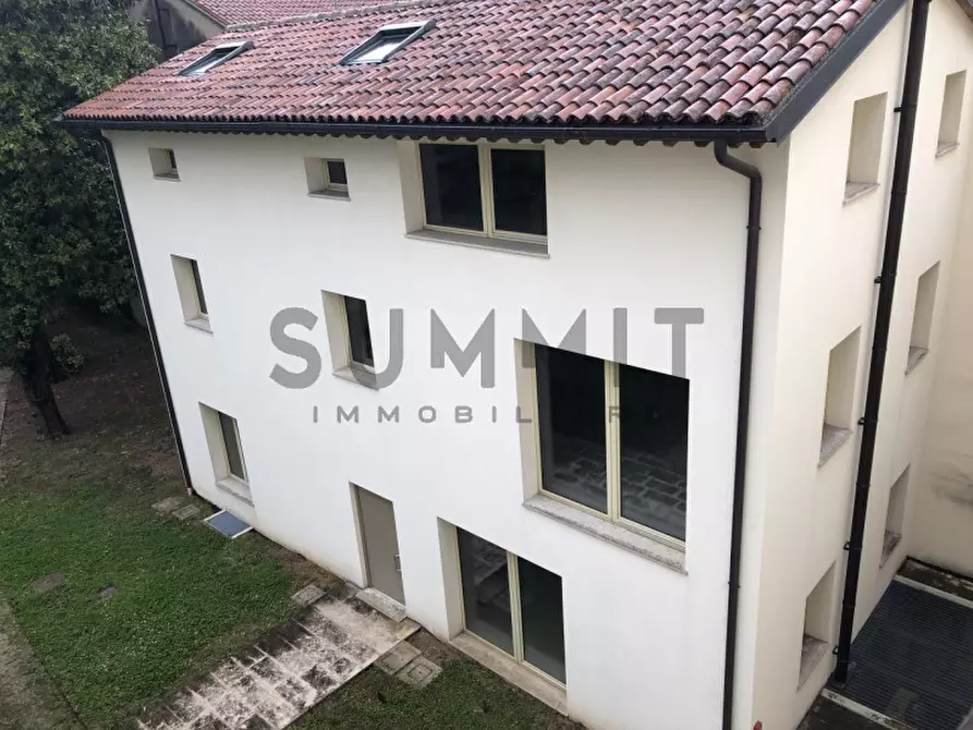 Immagine 2 di Villa in vendita  in schio a Schio