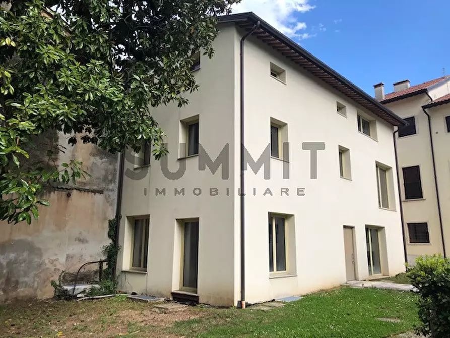 Immagine 3 di Villa in vendita  in schio a Schio