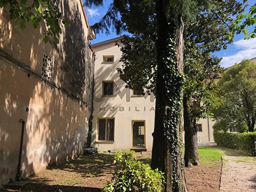 Immagine 4 di Villa in vendita  in schio a Schio