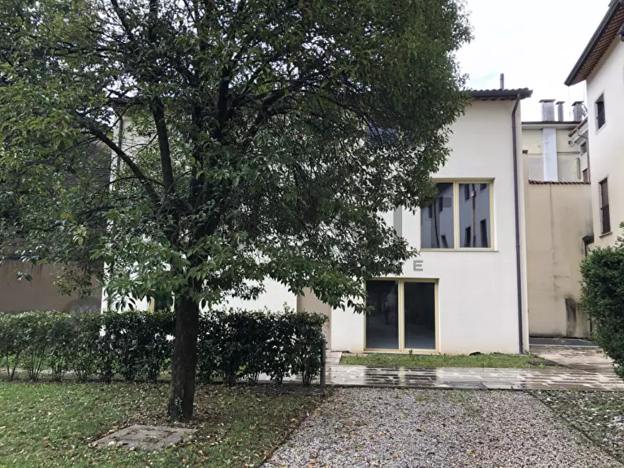 Immagine 5 di Villa in vendita  in schio a Schio