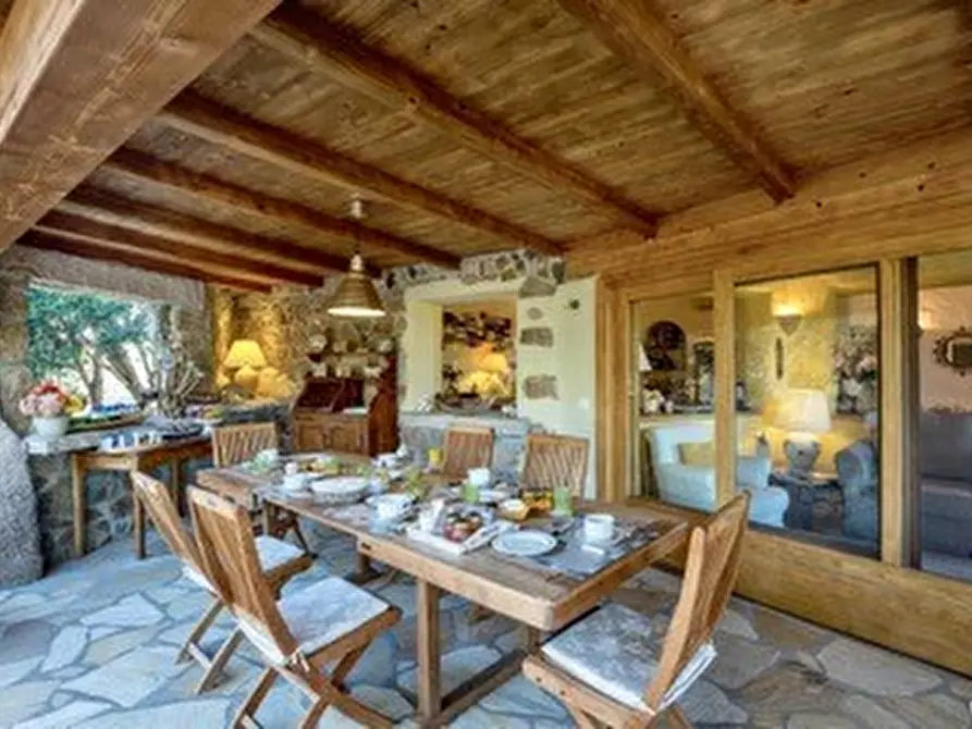 Immagine 5 di Villa in vendita  a Arzachena