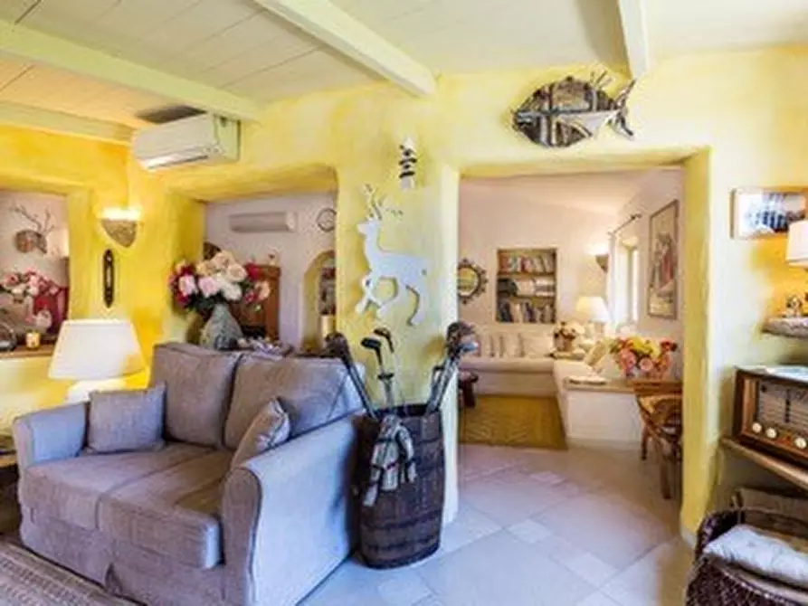 Immagine 9 di Villa in vendita  a Arzachena