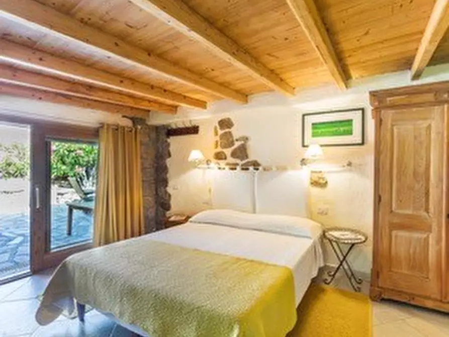 Immagine 15 di Villa in vendita  a Arzachena