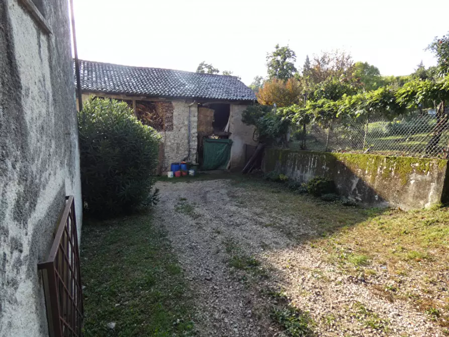 Immagine 21 di Rustico / casale in vendita  a Schio