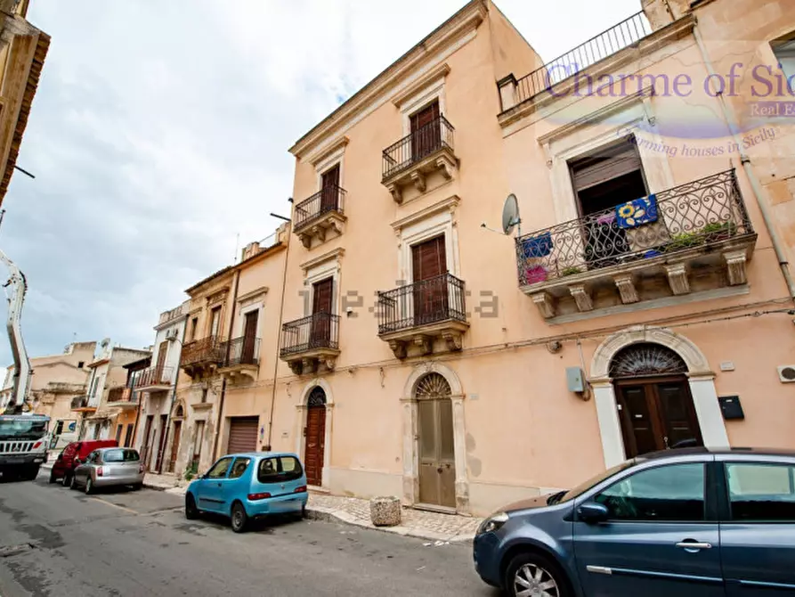 Immagine 2 di Palazzo in vendita  in Via Bari 93 a Vittoria