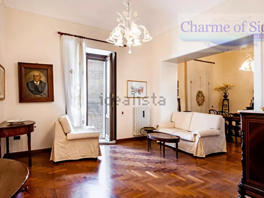 Immagine 12 di Palazzo in vendita  in Via Bari 93 a Vittoria