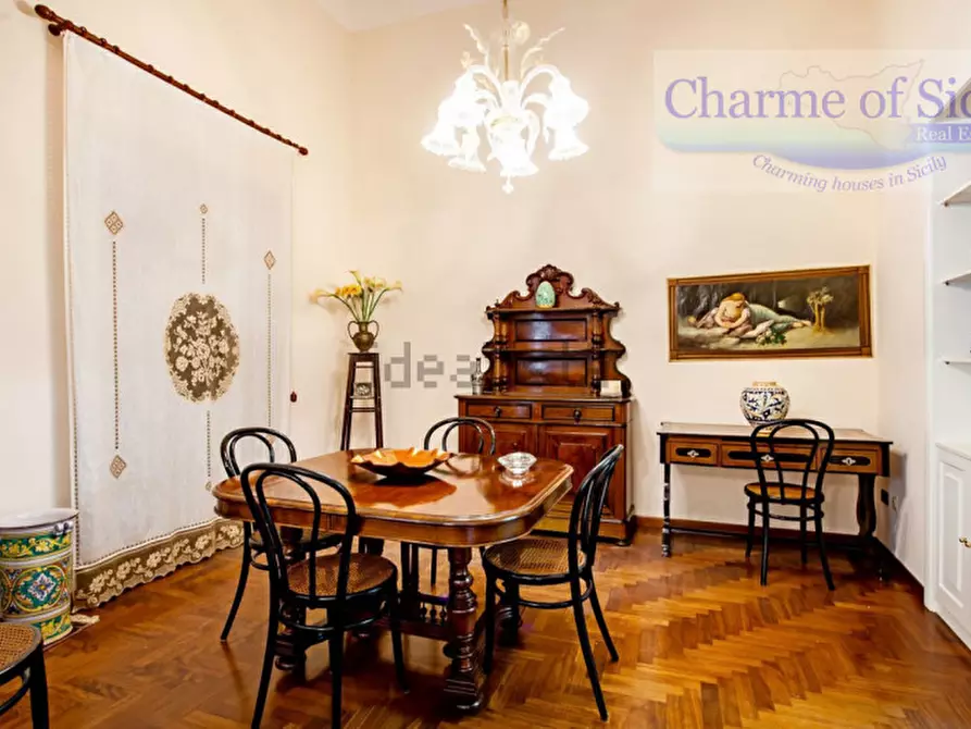 Immagine 13 di Palazzo in vendita  in Via Bari 93 a Vittoria