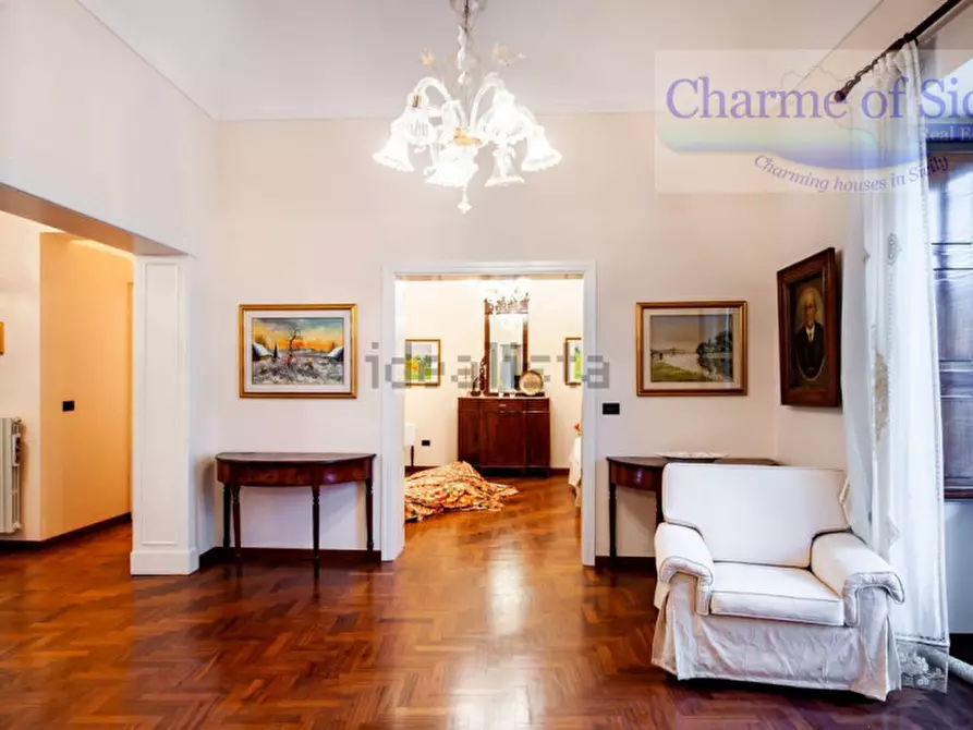 Immagine 14 di Palazzo in vendita  in Via Bari 93 a Vittoria