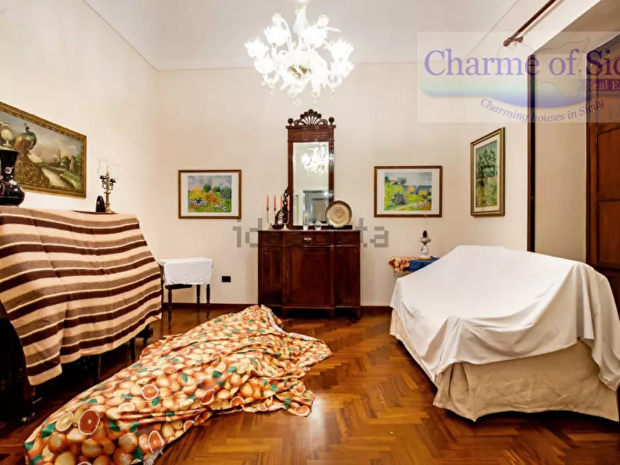 Immagine 15 di Palazzo in vendita  in Via Bari 93 a Vittoria