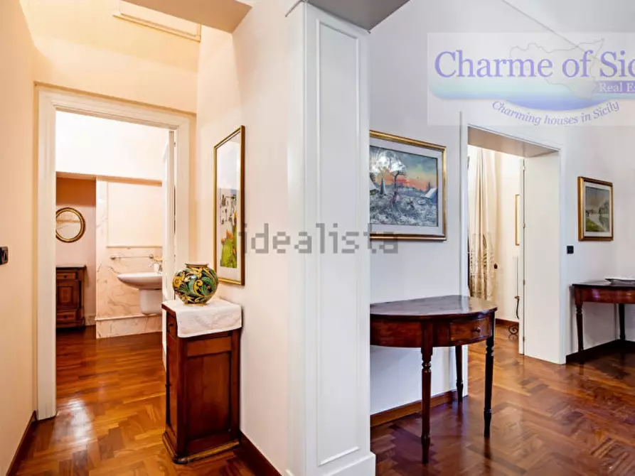 Immagine 18 di Palazzo in vendita  in Via Bari 93 a Vittoria