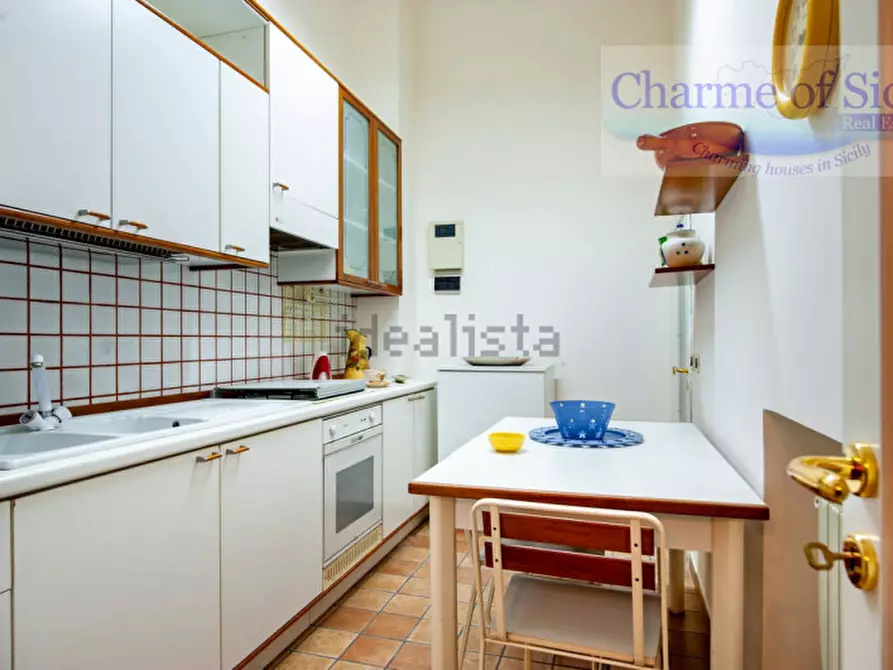 Immagine 19 di Palazzo in vendita  in Via Bari 93 a Vittoria