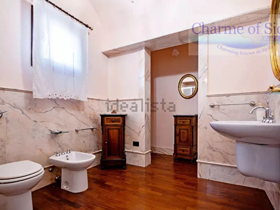 Immagine 20 di Palazzo in vendita  in Via Bari 93 a Vittoria