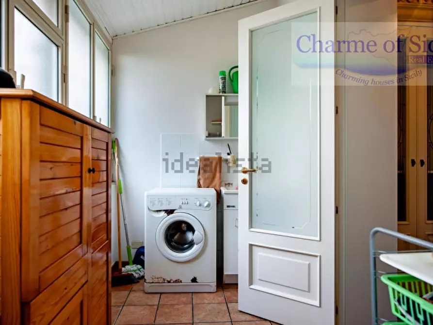 Immagine 22 di Palazzo in vendita  in Via Bari 93 a Vittoria