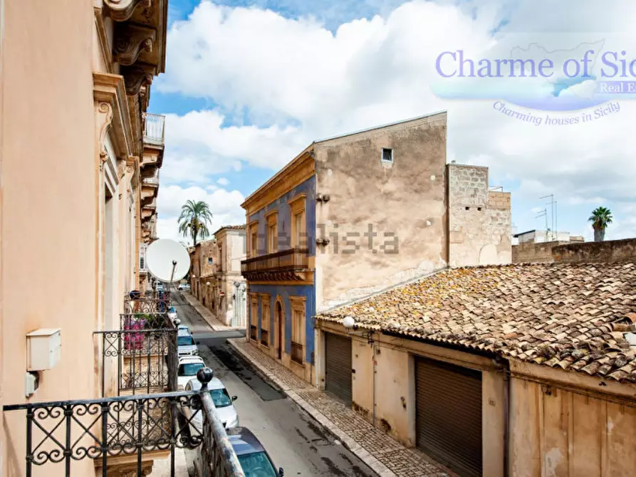 Immagine 23 di Palazzo in vendita  in Via Bari 93 a Vittoria