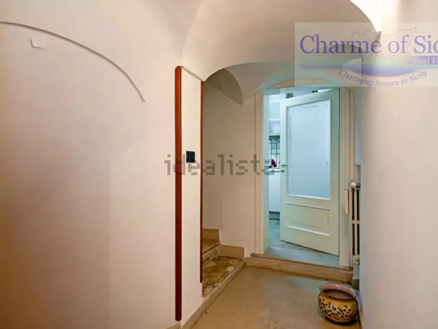 Immagine 24 di Palazzo in vendita  in Via Bari 93 a Vittoria