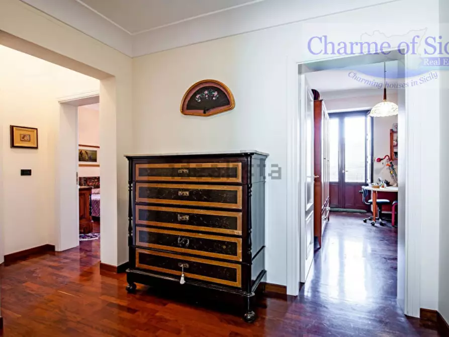 Immagine 27 di Palazzo in vendita  in Via Bari 93 a Vittoria