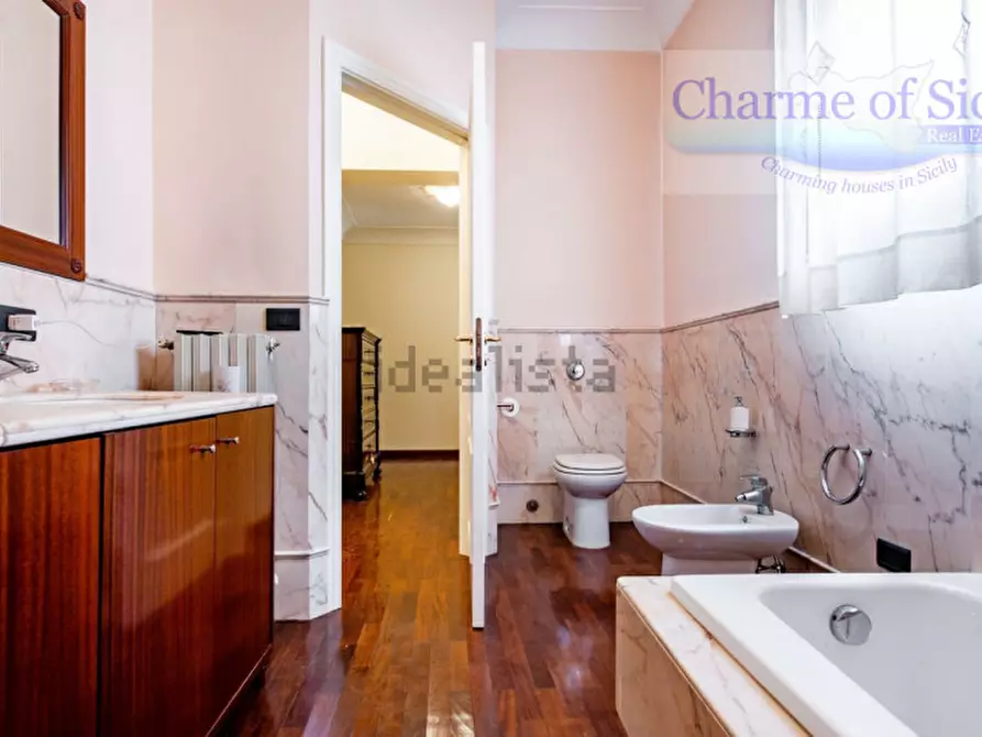 Immagine 30 di Palazzo in vendita  in Via Bari 93 a Vittoria