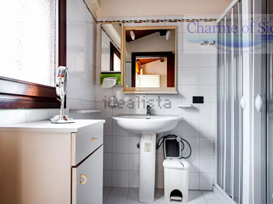 Immagine 33 di Palazzo in vendita  in Via Bari 93 a Vittoria