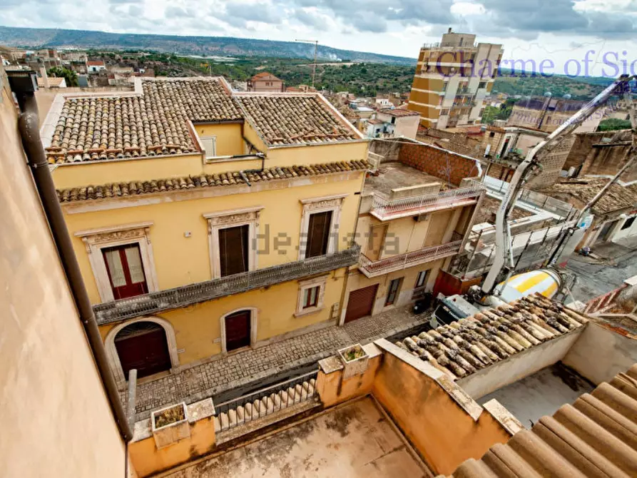 Immagine 35 di Palazzo in vendita  in Via Bari 93 a Vittoria