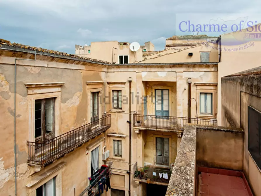 Immagine 36 di Palazzo in vendita  in Via Bari 93 a Vittoria