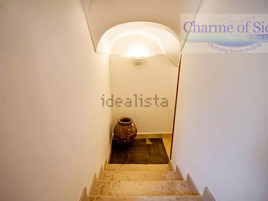 Immagine 37 di Palazzo in vendita  in Via Bari 93 a Vittoria