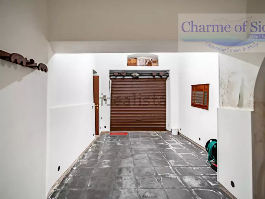 Immagine 38 di Palazzo in vendita  in Via Bari 93 a Vittoria