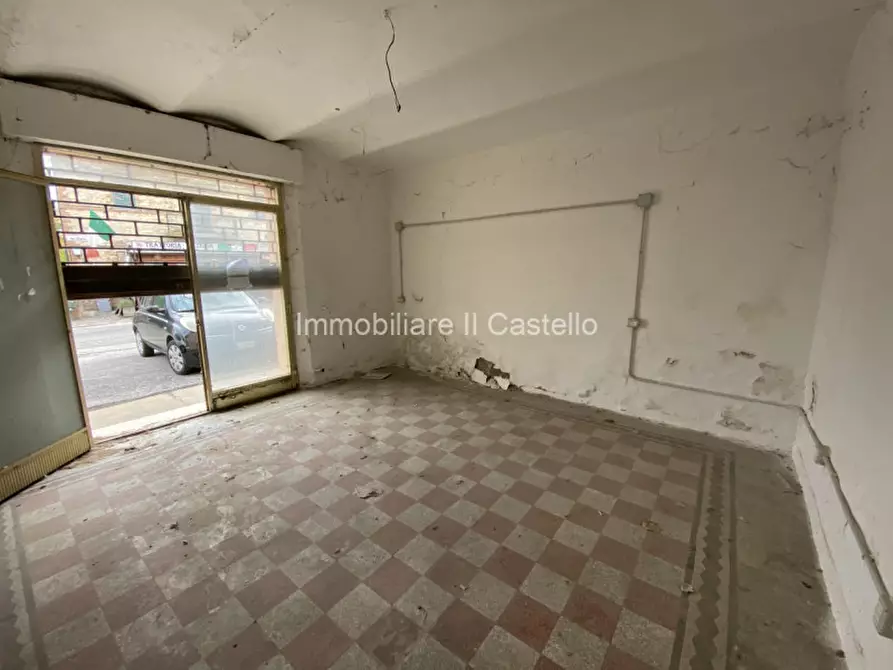 Immagine 3 di Negozio in vendita  a Castiglione Del Lago