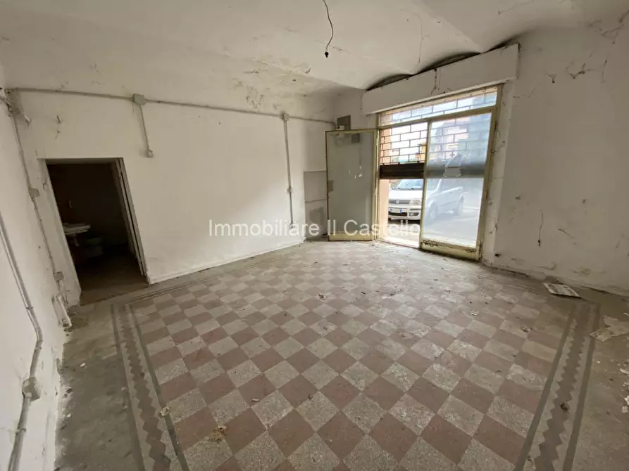 Immagine 6 di Negozio in vendita  a Castiglione Del Lago