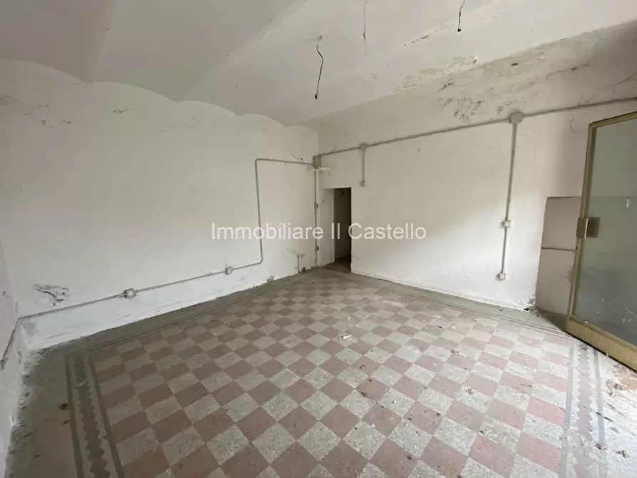 Immagine 7 di Negozio in vendita  a Castiglione Del Lago