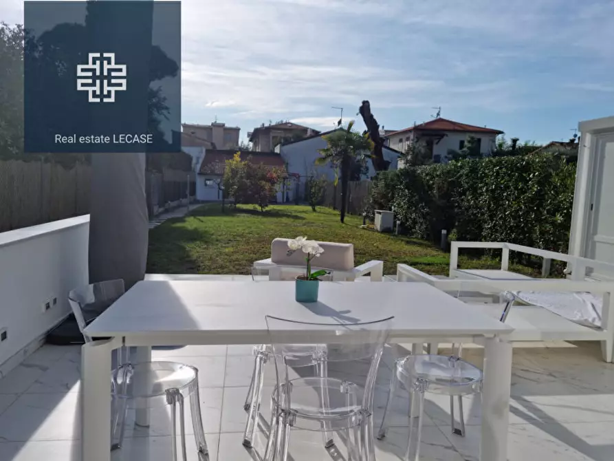 Immagine 11 di Villa in affitto  in Via Quattro Novembre a Forte Dei Marmi